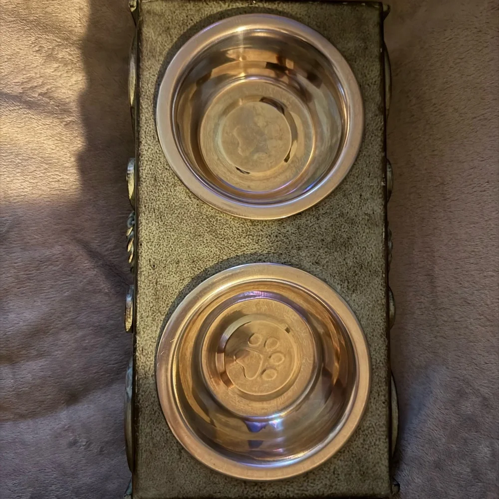 Elegant Metal Pet Bowl Stand - Black and Silver